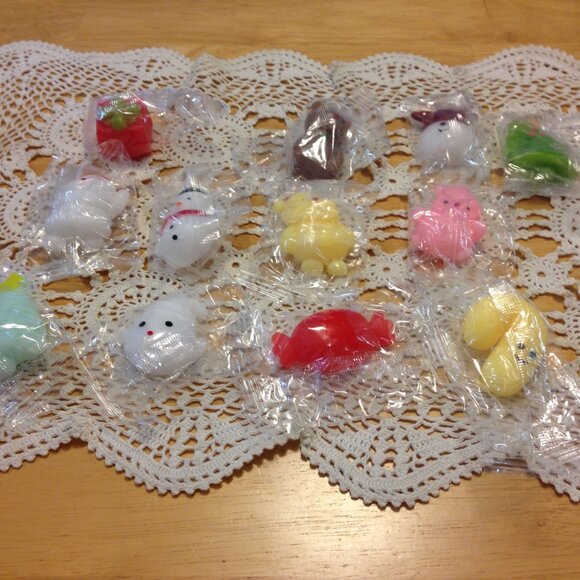 Squishy Christmas fun!  A dozen little sqish toys. - Picture 1 of 6